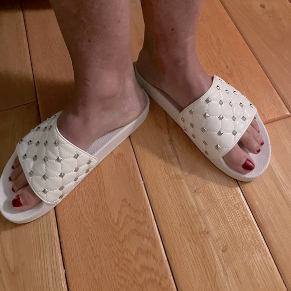 NWOT MADDEN GIRL WHITE SLIDES•Sz 8•Beach•Pool•Summer - Picture 6 of 6